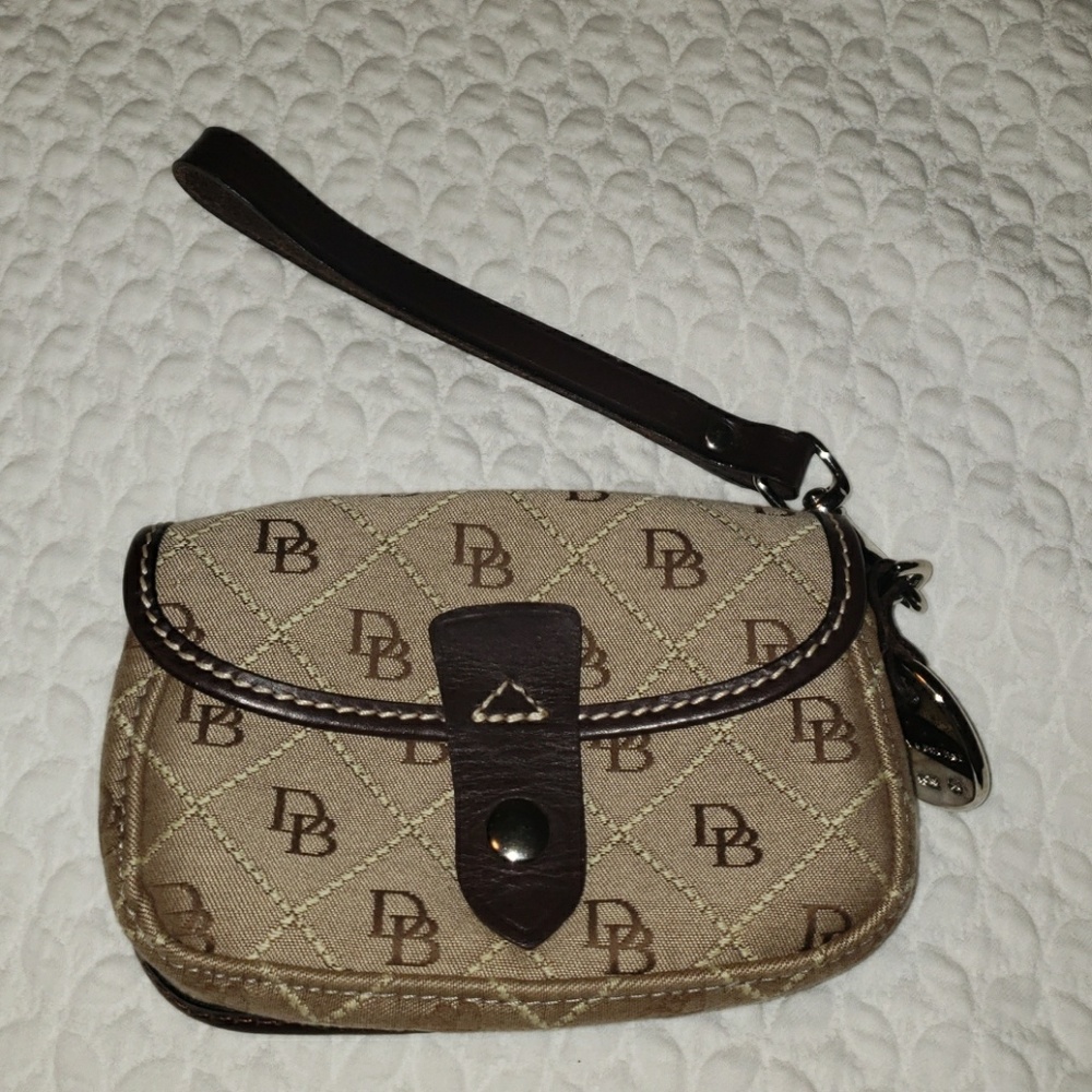 Dooney & Bourke  wristlet
